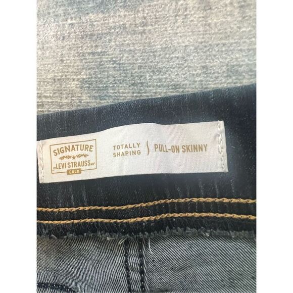 Levi Strauss Signature Dark Wash Totally Shaping Pull On Skinny Jeans 34 x 28 - Picture 3 of 6